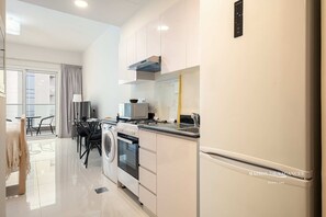 Apartment | Private kitchen | Fridge, microwave, oven, electric kettle - The Tranquil Spot in Damac Hills 2 (Dubai)