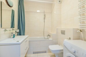 Appartement Deluxe | Salle de bain | Sèche-cheveux