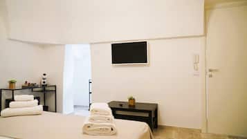 2 bedrooms, blackout curtains, free WiFi