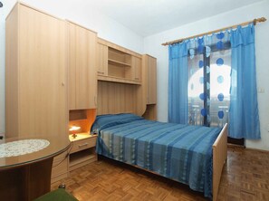 3 habitaciones, tabla de planchar con plancha y internet