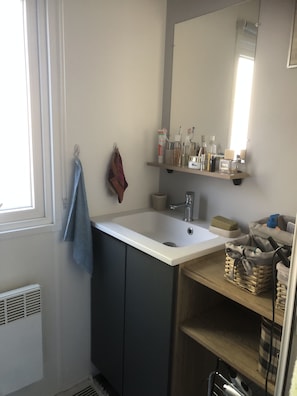 Douche, sèche-cheveux
