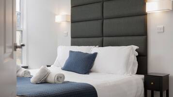 3 bedrooms, individually decorated, individually furnished, desk