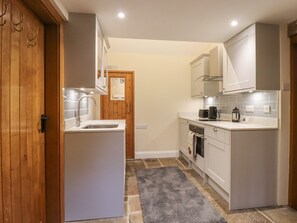 洗碗機、電熱水壺、多士爐、廚房用具/餐具/器皿