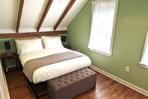 2 bedrooms, iron/ironing board, travel cot, free WiFi