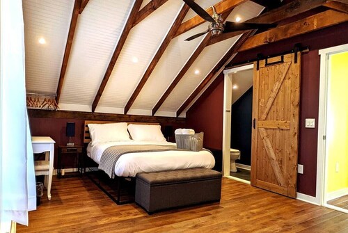 Walkable Elmwood Cottage, No Chores 2Bath 2BR 2Car