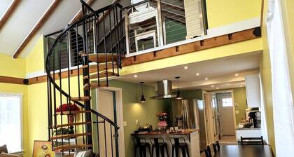 Walkable Elmwood Cottage, No Chores 4Bath 4BR 4Car