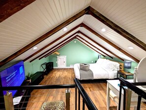 4 bedrooms, iron/ironing board, travel crib, free WiFi - Walkable Elmwood Cottage, No Chores 4Bath 4BR 4Car (Buffalo)