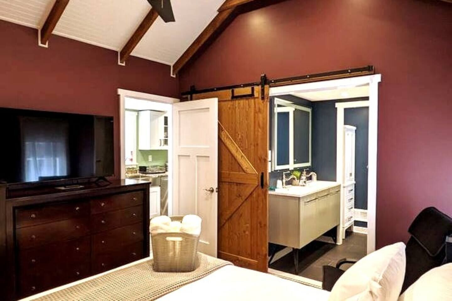 4 bedrooms, iron/ironing board, travel crib, free WiFi