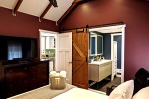 2 bedrooms, iron/ironing board, travel cot, free WiFi - Walkable Elmwood Cottage, No Chores 2Bath 2BR 1Car (Buffalo)