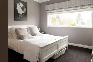 7 bedrooms, iron/ironing board, free WiFi, bed sheets