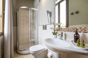 淋浴設備、風筒、提供毛巾