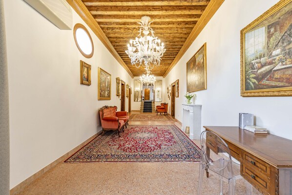 Interior - Vivaldi Suites - Apartment 1 R&R (Venecia)