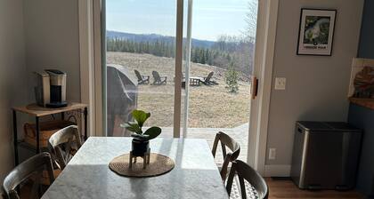 Home north of Suttons Bay. Game room, arcade games, Grill, Fire pit. Dog ok