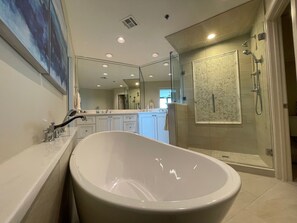 Bathroom - Gulf Front Condo With Stunning Views! (Pensacola)