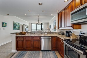 Private kitchen - Gulf Front Condo with Stunning Views! (Pensacola)
