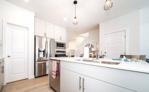 Fridge, microwave, oven, stovetop - New - Chic Modern Home - King bed - Foosball - Sleeps 8! (Edmonton)