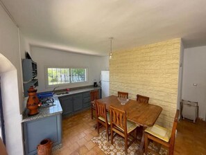 Frigorífic, forn, placa de cuina i rentaplats 