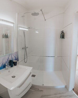 Shower, hair dryer, towels, toilet paper