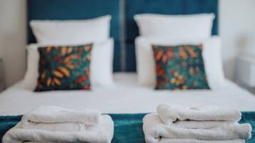1 Schlafzimmer, Schreibtisch, Bügeleisen/Bügelbrett, Reisekinderbett