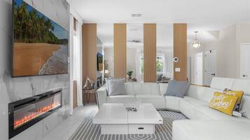 Vil·la, 6 dormitoris | Sala d'estar | Televisor intel·ligent