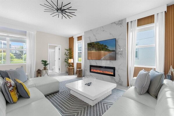 Villa, 6 slaapkamers | Woonruimte | Een smart-tv