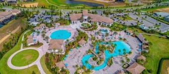 Champions Gate Oasis: Private Pool & Arcade Fun! 6 Bedroom Villa by RedAwning