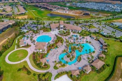 Champions Gate Oasis: Private Pool & Arcade Fun! 6 Bedroom Villa by RedAwning