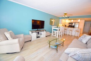 Condo, 3 Bedrooms | Living area