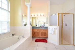 House, 5 Bedrooms | Bathroom