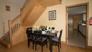 House | Dining - Emly - Cottage - Sleeps 6 - Parking - Garden (Emly)