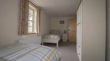 3 عدّة غرف نوم ومكواة/لوح كي وواي فاي مجانًا وملاءات أسرّة