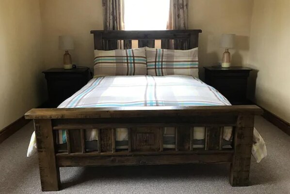 Casa | 3 habitaciones, tabla de planchar con plancha y wifi gratis 