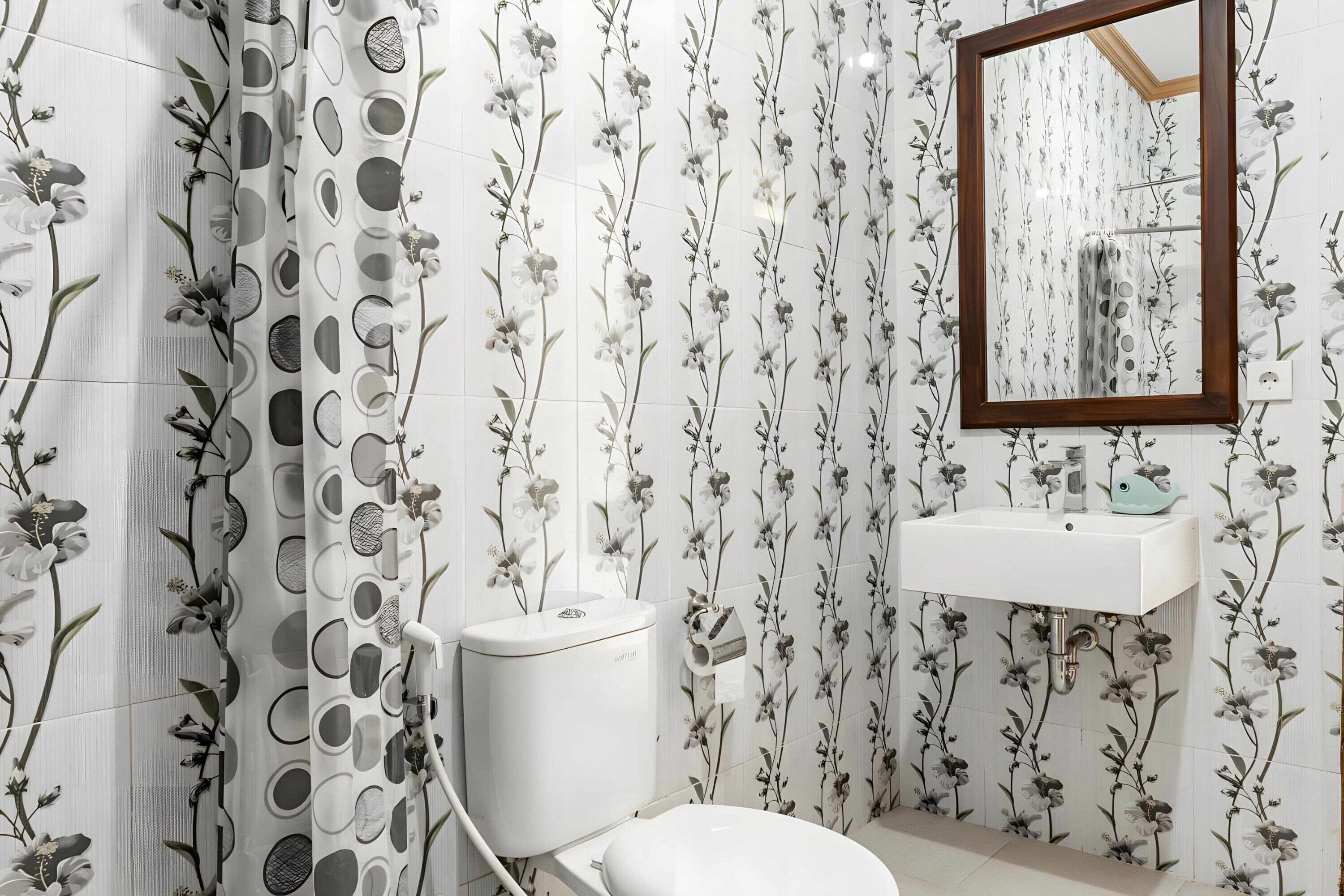 Deluxe Studio | Bathroom | Shower, soap