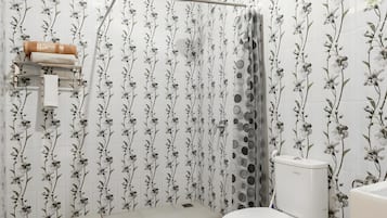 Deluxe Studio | Bathroom | Shower, soap