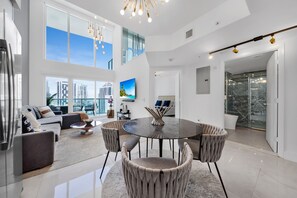 In-room dining - Sunbeam Plush 2 Story Loft (Miami)