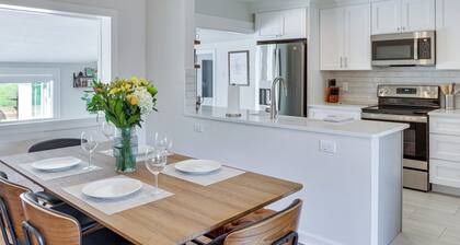 Lakeland Retreat: Private Heated Pool & Yard Games