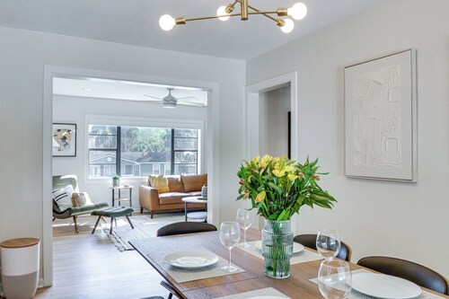 Lakeland Retreat: Private Heated Pool & Yard Games