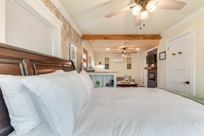 Apartment (0 Bedroom) | Interior - 2 Mi to Dtwn: Chic Waco Studio w/ Fire Pit! (Waco)