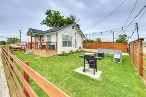 Apartment (0 Bedroom) | Interior - 2 Mi to Dtwn: Chic Waco Studio w/ Fire Pit! (Waco)