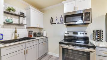 Apartment (0 Bedroom) | Interior