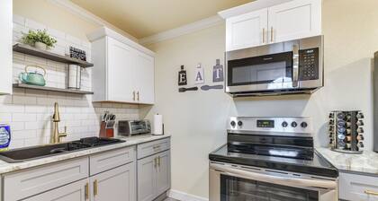 2 Mi to Dtwn: Chic Waco Studio w/ Fire Pit!