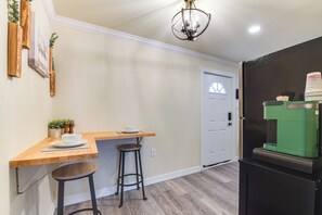 Apartment (0 Bedroom) | Interior - 2 Mi to Dtwn: Chic Waco Studio w/ Fire Pit! (Waco)