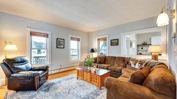 House (4 Bedrooms) | Front of property