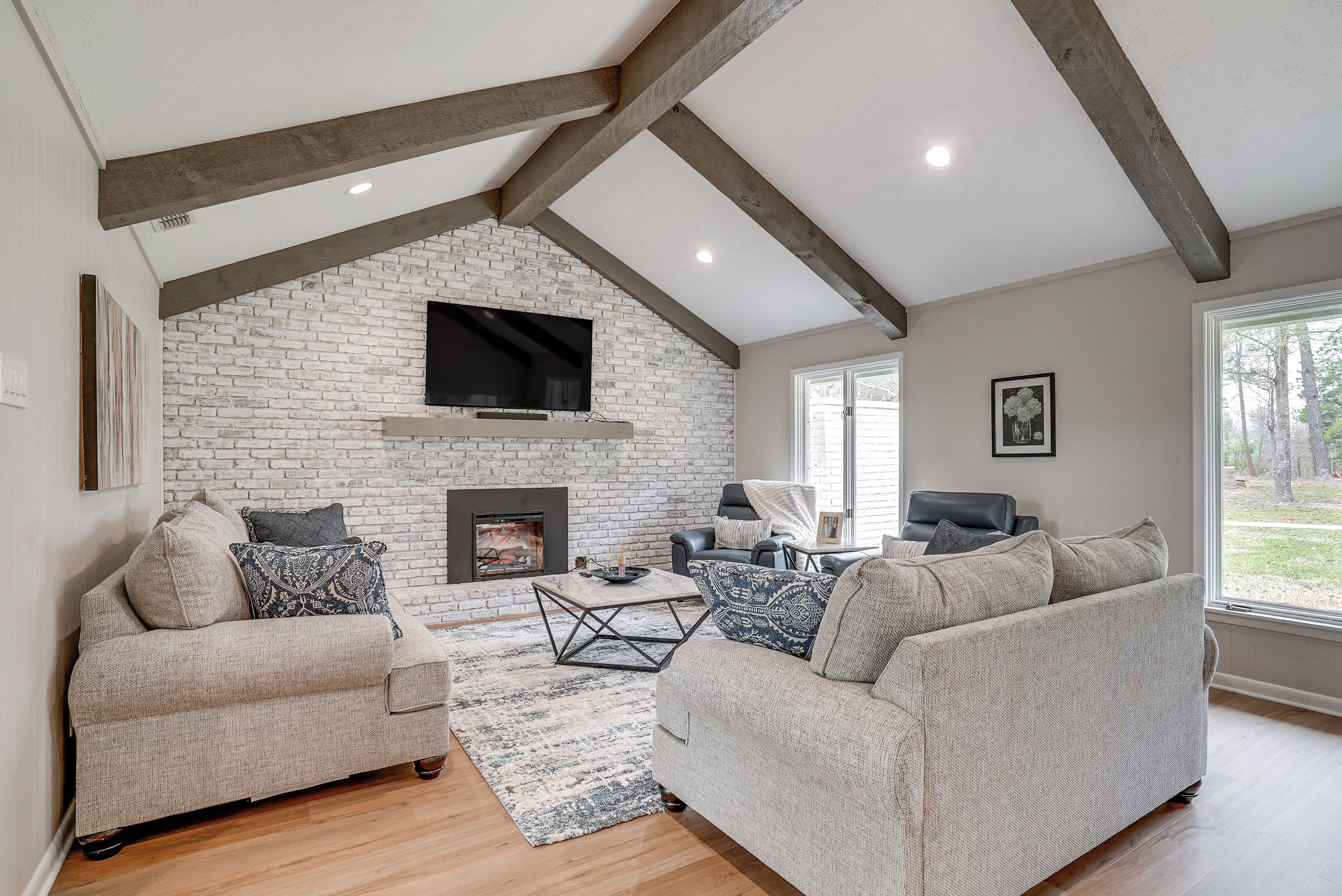 House (4 Bedrooms) | Front of property