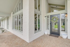 House (4 Bedrooms) | Interior - Peaceful Longview Home w/ Pond, 6 Mi to Downtown! (Longview)