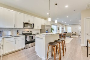 Maison (3 Bedrooms) | Cuisine privée | Four à micro-ondes, un four, surface de cuisson, lave-vaisselle