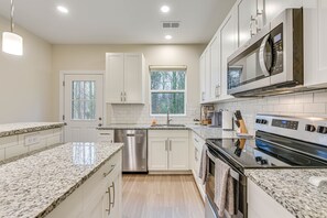 House (3 Bedrooms) | Private kitchen