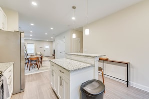 Hus (3 Bedrooms) | Eget kök | Mikrovågsugn, ugn, spishäll och diskmaskin