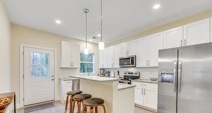 Family-friendly Home ~ 5 Mi to UNC Charlotte!