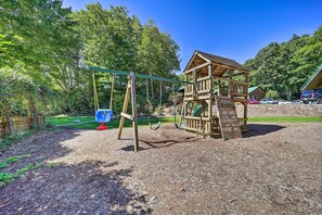 House (2 Bedrooms) | Interior - Dog-friendly Newland Cabin w/ Deck + Lake Access! (Newland)